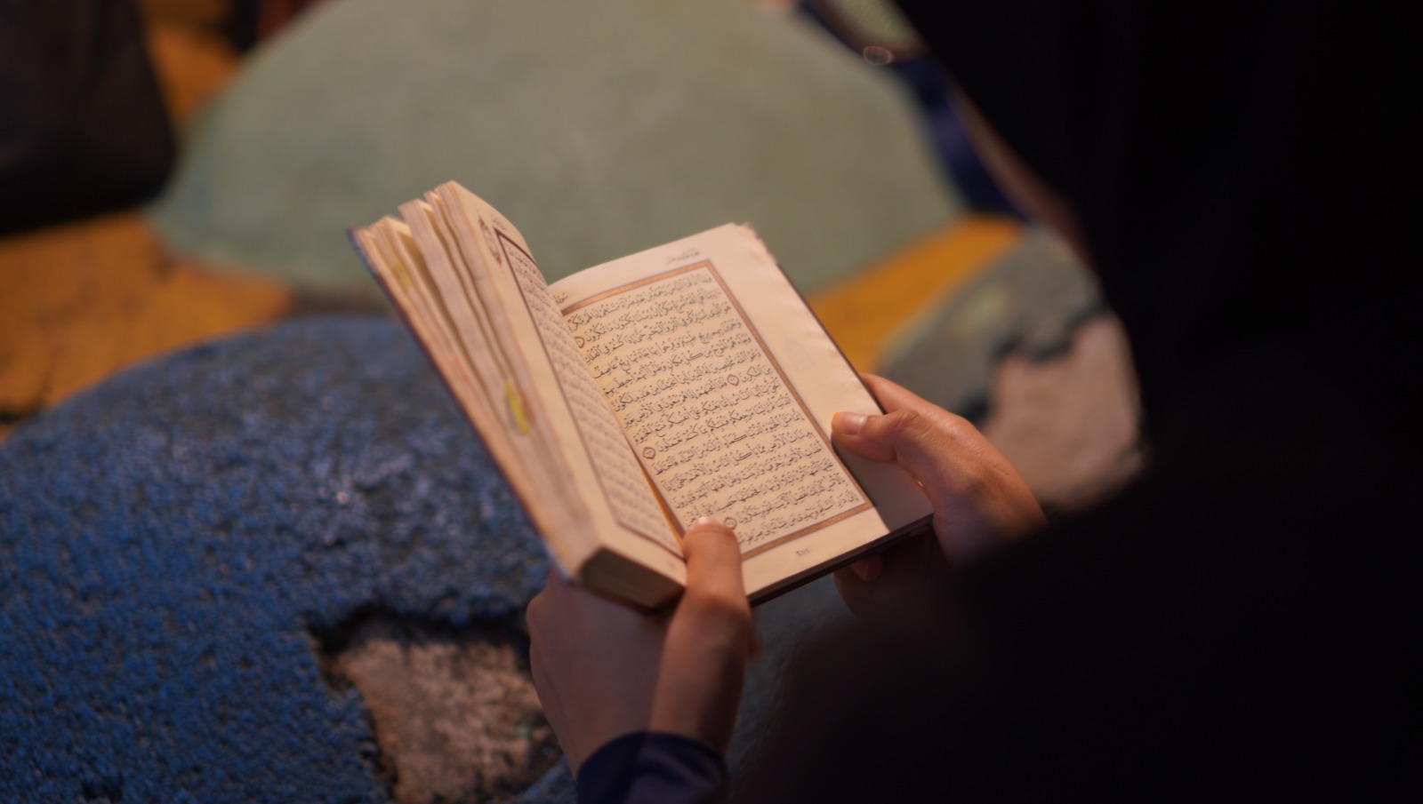 Ayat-Ayat Senja: Menunggu Berbuka dengan Al-Qur’an